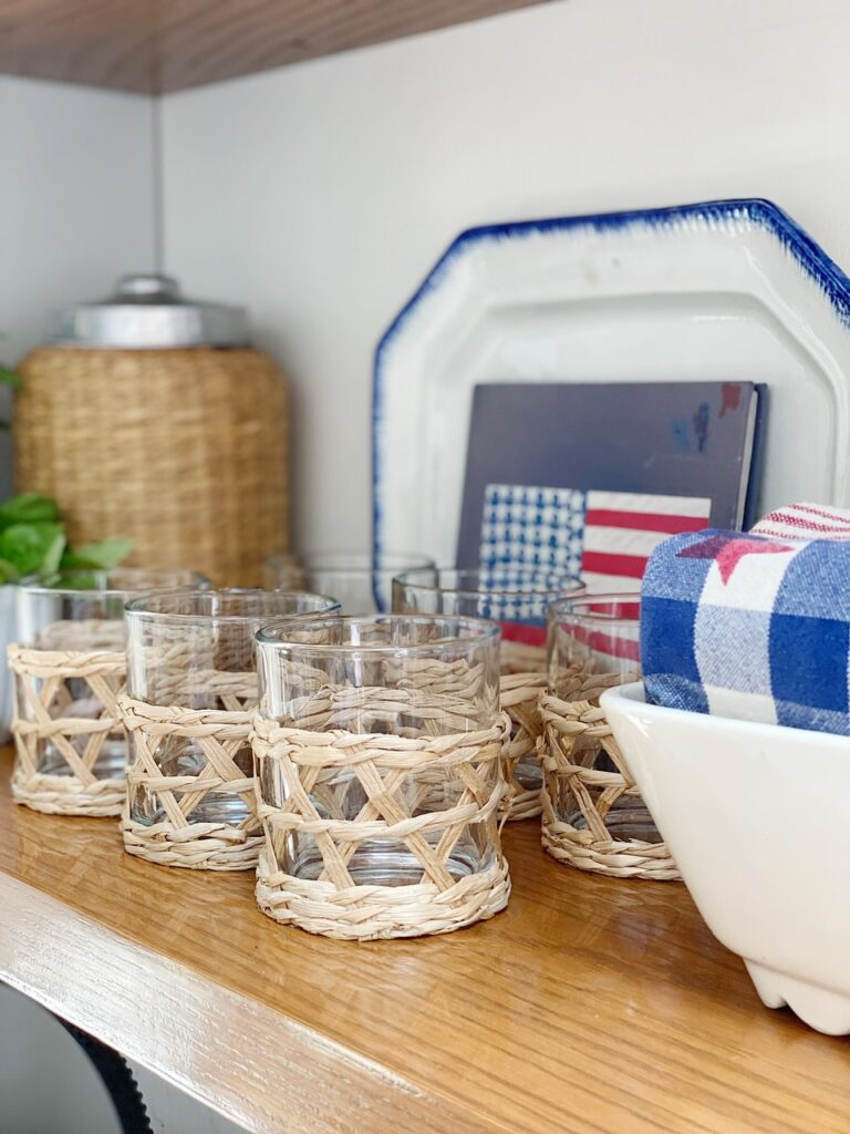 Open oak shelf in kitchen with patriotic theme